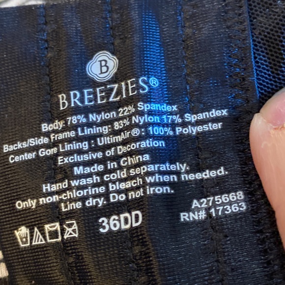 New Breezies  Luxe Lace Wirefree T-Shirt bra Black, 36 DD - Picture 8 of 13